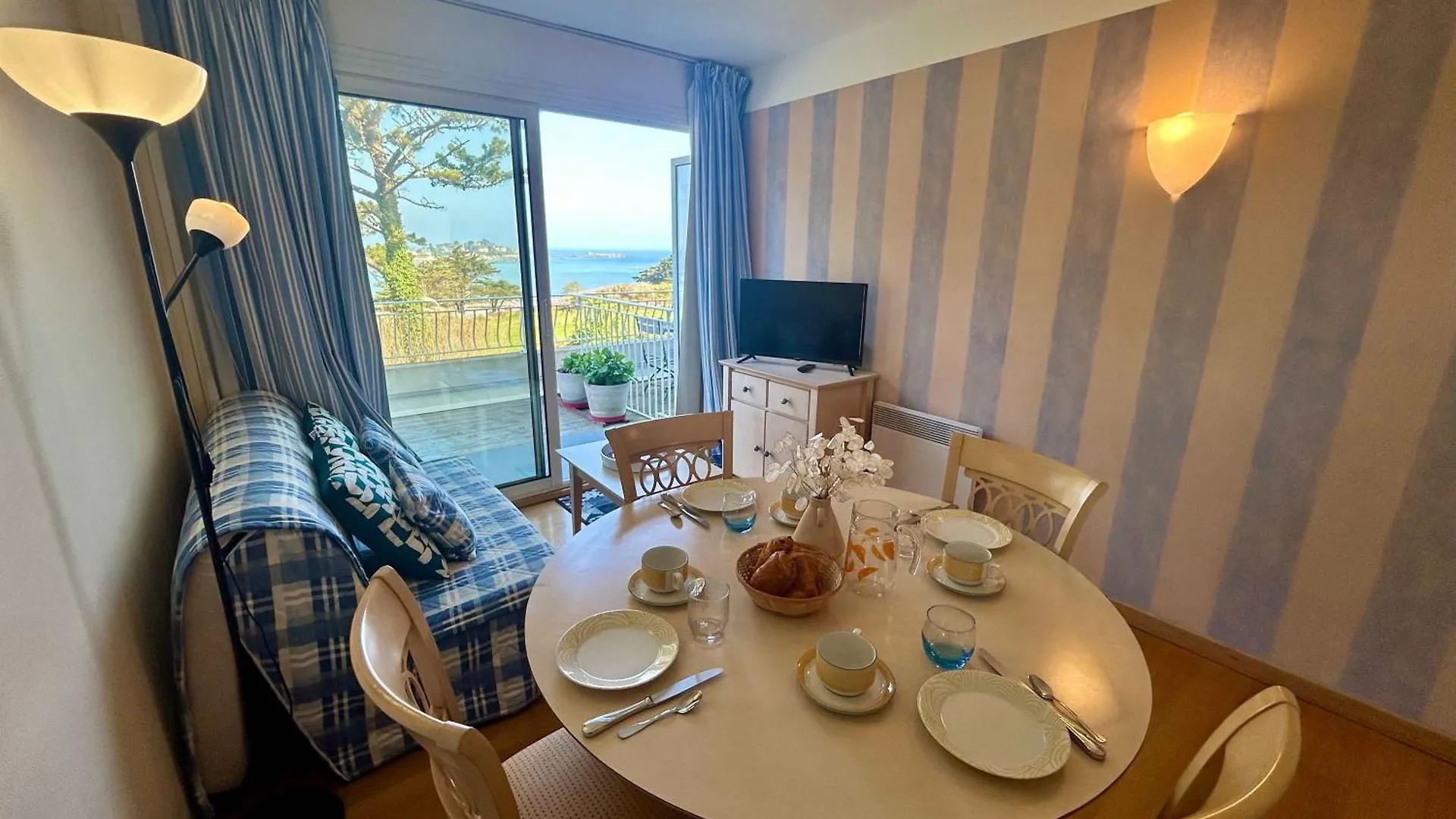 Seafront Flat With Indoor Pool With Stunning Views Lägenhet Plestin-les-Grèves 0*,
