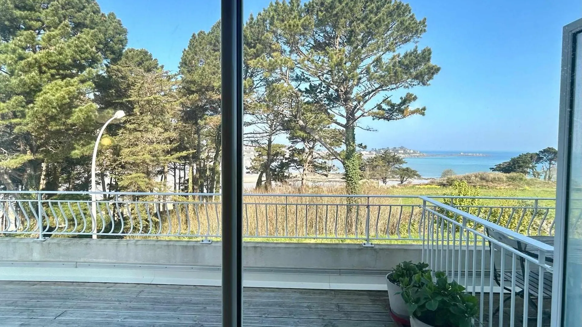 Seafront Flat With Indoor Pool With Stunning Views Lägenhet Plestin-les-Grèves