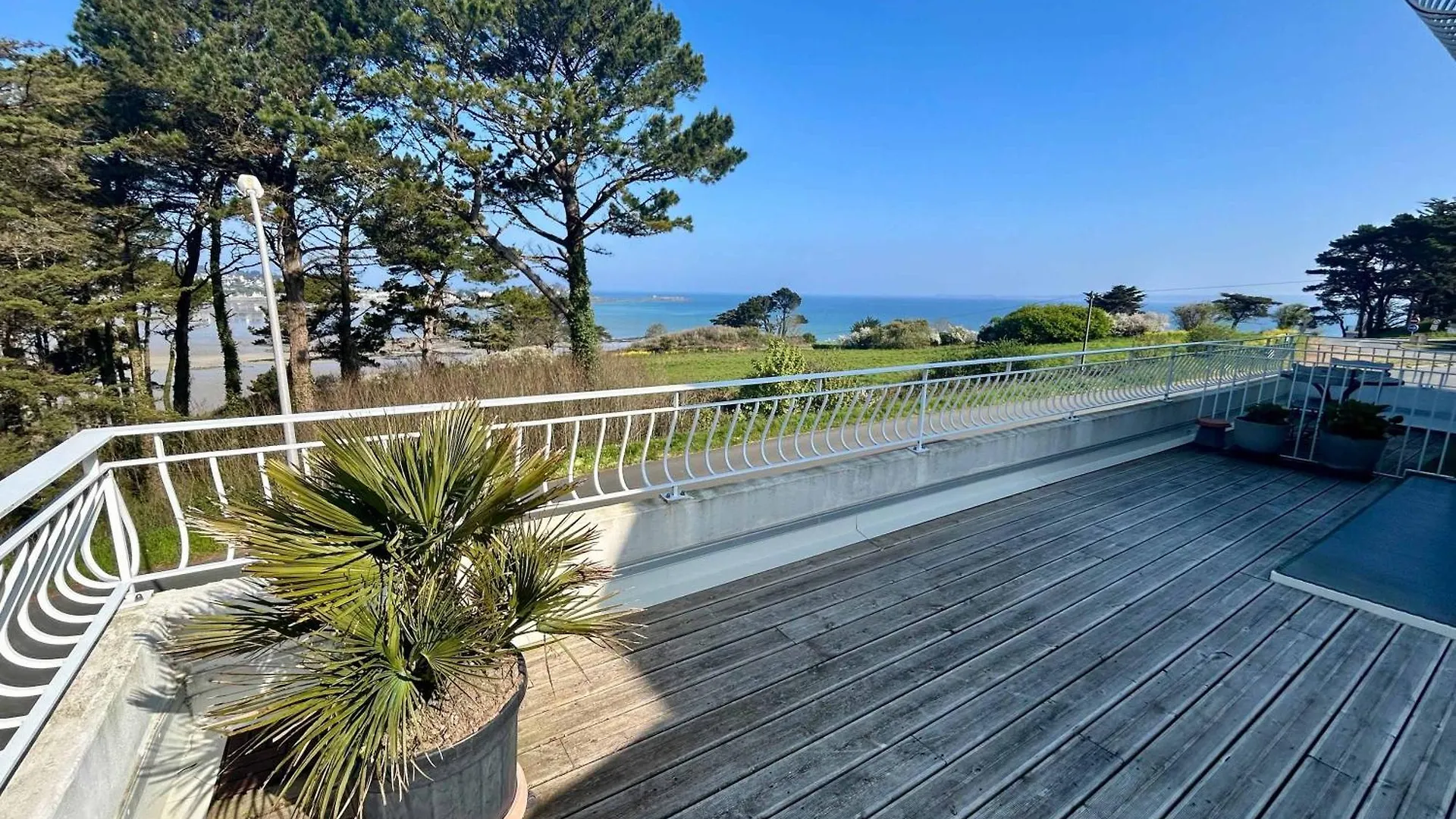 Seafront Flat With Indoor Pool With Stunning Views Lägenhet Plestin-les-Grèves